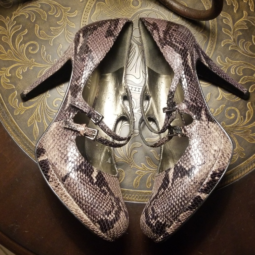 Shoes - Picture 3 of 4